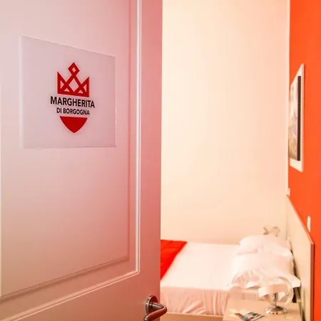 Borgo Angioino לינה וארוחת בוקר 3*