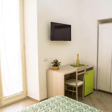 Borgo Angioino לינה וארוחת בוקר