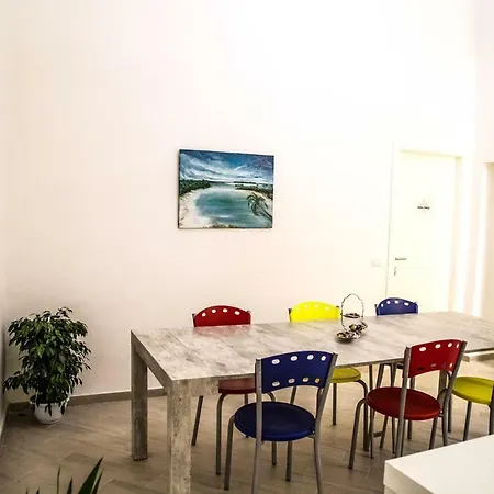 Borgo Angioino לינה וארוחת בוקר 3*